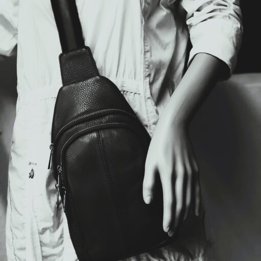 Sling-Bag aus echtem Leder...Stil trifft Funktionalität...unsere Lieblingstasche in schwarz