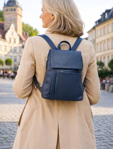 Estelle Rucksack elegant und alltagstauglich in fünf Farben: schwarz, schwarz-taupe, ocean-blau, cognac und bordeaux-rot