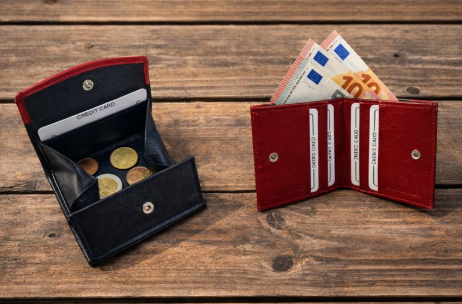 die Wiener Schachtel von Nappa Lux - in den Farben schwarz-rot, schwarz und rot